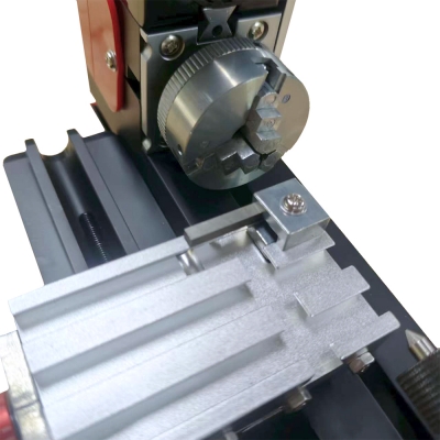 Фото: Мини токарный станок Torniks Z20002, 24 Вт-5 Мини токарный станок Torniks Z20002, 24 Вт-5